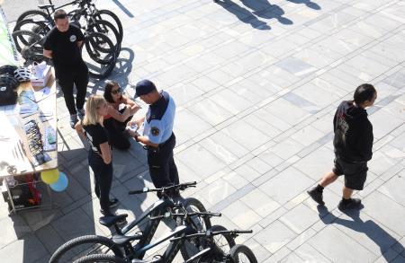 PREDSTAVITEV ETM PRED KULTURNIM DOMOM 14 FOTO LJUBO VUKELIČ